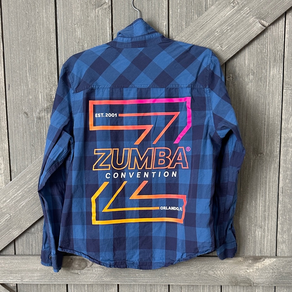 Zumba convention buttondown